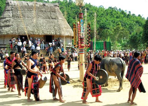 Hình ảnh Dân tộc Ba Na với lễ hội đâm trâu ở Tây Nguyên